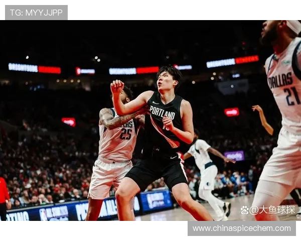 小个子费尔斯展现强大能量11个篮板18分5助攻2个盖帽助球队获胜